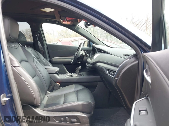 2021 Cadillac XT4 AWD Premium Luxury z VIN 1GYFZDR45MF048569, wystawiony jako IAAI lot #41902941 z przebiegiem 53 891 mil mil oraz . Historia ofert i sprzedaży dostępna na DreamBid. Obrazek 5.