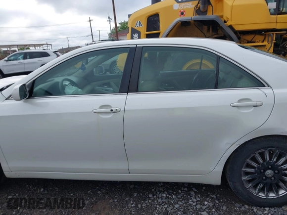 2007 Toyota Camry z VIN 4T1BB46K67U027737, wystawiony jako IAAI lot #42320986 z przebiegiem 142 606 mil mil oraz . Historia ofert i sprzedaży dostępna na DreamBid. Obrazek 14.