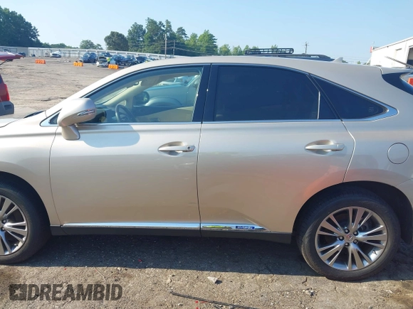 2013 Lexus RX 450h z VIN JTJZB1BA1D2006779, wystawiony jako IAAI lot #42564276 z przebiegiem 54 303 mil mil oraz . Historia ofert i sprzedaży dostępna na DreamBid. Obrazek 14.