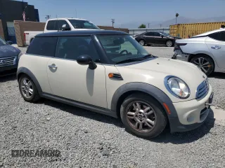 2013 MINI Hardtop z VIN WMWSU3C50DT685902, wystawiony jako Copart lot #58071935 z przebiegiem 114 908 mil mil oraz Szkoda całkowita • Salvage title. Historia ofert i sprzedaży dostępna na DreamBid. Obrazek 4.