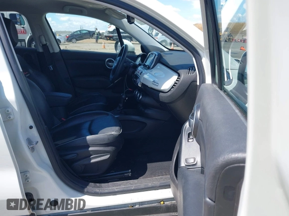 2016 FIAT 500X Lounge z VIN ZFBCFXDT0GP333273, wystawiony jako IAAI lot #42269130 z przebiegiem 98 707 mil mil oraz . Historia ofert i sprzedaży dostępna na DreamBid. Obrazek 5.