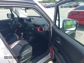 2017 Jeep Renegade Trailhawk с VIN ZACCJBCB7HPG07800, выставлен на аукционе IAAI как лот 42476538 с пробегом 125 412 миль миль и . История ставок и продаж доступна на DreamBid. Изображение 5.