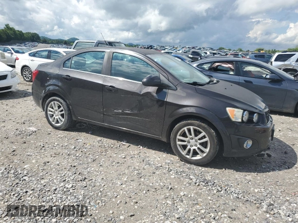 2014 Chevrolet Sonic LT z VIN 1G1JC5SH1E4221918, wystawiony jako Copart lot #56589105 z przebiegiem 152 320 mil mil oraz Szkoda całkowita • Salvage title. Historia ofert i sprzedaży dostępna na DreamBid. Obrazek 4.