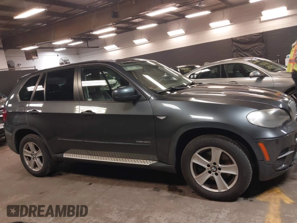 2011 BMW X5 35d z VIN 5UXZW0C5XBL658941, wystawiony jako IAAI lot #42460443 z przebiegiem 137 268 mil mil oraz . Historia ofert i sprzedaży dostępna na DreamBid. Obrazek 13.