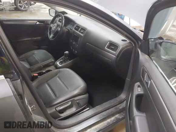2014 Volkswagen Jetta TDI w/Premium with VIN 3VWLL7AJ4EM425825, listed as a IAAI auction lot 41519621 with 154,486 mi miles and . Bid and sale history available at DreamBid. Image 5.