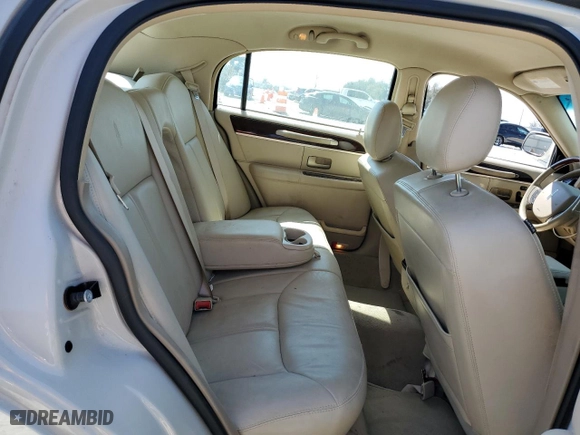 2007 Lincoln Town Car Signature Limited with VIN 1LNHM82V97Y613627, listed as a Copart auction lot 48989505 with 113,786 mi miles and Salvage Title. Bid and sale history available at carsss.com. Image 10.