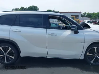 2022 Toyota Highlander XSE with VIN 5TDLZRBH2NS189006, listed as a IAAI auction lot 42298831 with 67,322 mi miles and . Bid and sale history available at DreamBid. Image 14.