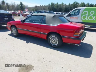 1993 Chrysler LeBaron z VIN 1C3XU4530PF503990, wystawiony jako IAAI lot #42140972 z przebiegiem 100 470 mil mil oraz . Historia ofert i sprzedaży dostępna na DreamBid. Obrazek 3.