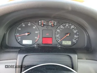 2001 Volkswagen Passat z VIN WVWAC63B41P013693, wystawiony jako Copart lot #74254064 z przebiegiem 106 707 mil mil oraz Szkoda całkowita • Salvage title. Historia ofert i sprzedaży dostępna na DreamBid. Obrazek 9.