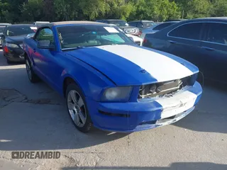 2006 Ford Mustang GT Deluxe with VIN 1ZVHT85H865217375, listed as a IAAI auction lot 42770588 with Not provided miles and . Bid and sale history available at DreamBid. Image 1.