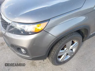 2012 Kia Sorento EX with VIN 5XYKUCA63CG300289, listed as a IAAI auction lot 41751407 with 141,310 mi miles. Bid and sale history available at carsss.com. Image 6.