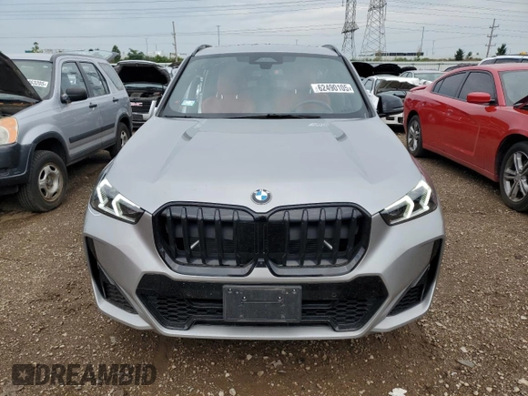 2023 BMW X1 xDrive28i with VIN WBX73EF07P5X69766, listed as a Copart auction lot 62490105 with 9,193 mi miles and Salvage title. Bid and sale history available at DreamBid. Image 5.