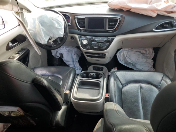 2019 Chrysler Pacifica Touring L with VIN 2C4RC1BG4KR537378, listed as a Copart auction lot 44048635 with 183,539 mi miles and Salvage Title. Bid and sale history available at carsss.com. Image 8.