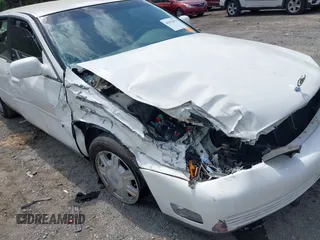 2004 Cadillac DeVille z VIN 1G6KD54YX4U181779, wystawiony jako IAAI lot #41951837 z przebiegiem Nie podano mil oraz . Historia ofert i sprzedaży dostępna na DreamBid. Obrazek 6.