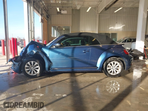 2018 Volkswagen Beetle S с VIN 3VW5DAAT2JM515005, выставлен на аукционе IAAI как лот 41093518 с пробегом Не указан миль и . История ставок и продаж доступна на DreamBid. Изображение 13.
