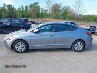 2017 Hyundai Elantra SE z VIN 5NPD74LF9HH112492, wystawiony jako IAAI lot #42083796 z przebiegiem 142 877 mil mil oraz . Historia ofert i sprzedaży dostępna na DreamBid. Obrazek 14.