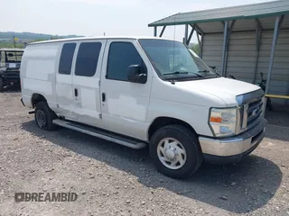 2011 Ford Econoline Cargo Commercial z VIN 1FTNE2EW3BDB16417, wystawiony jako IAAI lot #42330211 z przebiegiem 58 579 mil mil oraz . Historia ofert i sprzedaży dostępna na DreamBid. Obrazek 1.