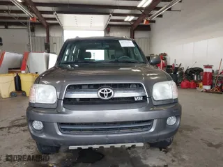 2005 Toyota Sequoia Limited with VIN 5TDBT48A95S241368, listed as a IAAI auction lot 41753836 with 223,483 mi miles. Bid and sale history available at carsss.com. Image 13.