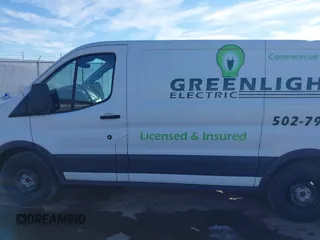 2017 Ford Transit с VIN 1FTYE1YM1HKA37236, выставлен на аукционе IAAI как лот 41353640 с пробегом Не указан миль и . История ставок и продаж доступна на DreamBid. Изображение 15.