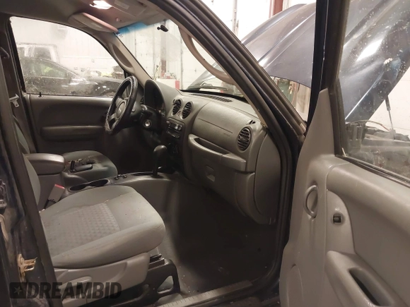 2007 Jeep Liberty Sport with VIN 1J4GL48K67W512690, listed as a IAAI auction lot 41842121 with 199,540 mi miles. Bid and sale history available at carsss.com. Image 5.