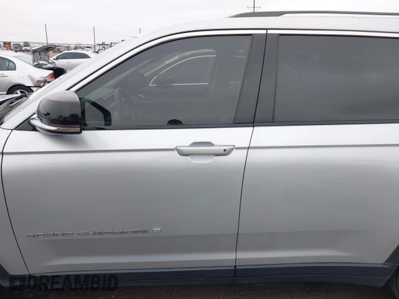 2021 Jeep Grand Cherokee Limited z VIN 1C4RJKBGXM8109793, wystawiony jako IAAI lot #42179993 z przebiegiem 48 250 mil mil oraz . Historia ofert i sprzedaży dostępna na DreamBid. Obrazek 14.