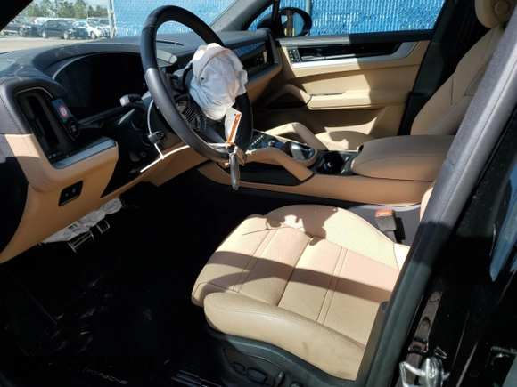 2024 Porsche Cayenne S z VIN WP1AL2AY1RDA34089, wystawiony jako Copart lot #78726624 z przebiegiem 3 054 mil mil oraz Szkoda całkowita • Salvage title. Historia ofert i sprzedaży dostępna na DreamBid. Obrazek 7.