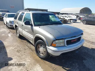2001 GMC Jimmy SL with VIN 1GKCS13W312204086, listed as a IAAI auction lot 41693507 with 177,439 mi miles. Bid and sale history available at carsss.com. Image 1.