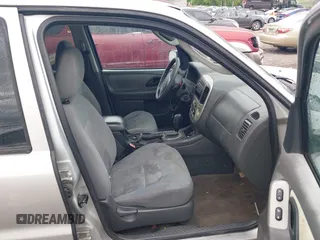 2005 Ford Escape XLT with VIN 1FMYU03185KE08782, listed as a IAAI auction lot 42158663 with 277,242 mi miles and . Bid and sale history available at DreamBid. Image 5.