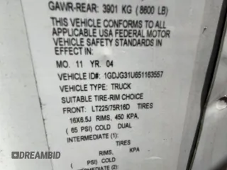 2005 GMC Savana z VIN 1GDJG31U651163557, wystawiony jako Copart lot #85157144 z przebiegiem 403 358 mil mil oraz Czysty tytuł • Clean title. Historia ofert i sprzedaży dostępna na DreamBid. Obrazek 10.