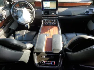 2020 Lincoln Navigator Reserve z VIN 5LMJJ2LT2LEL09441, wystawiony jako Copart lot #50593575 z przebiegiem 59 347 mil mil oraz Szkoda całkowita • Salvage title. Historia ofert i sprzedaży dostępna na DreamBid. Obrazek 8.
