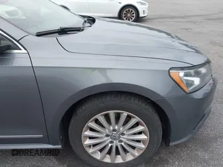 2016 Volkswagen Passat SE z VIN 1VWBT7A36GC007977, wystawiony jako IAAI lot #42433371 z przebiegiem 124 064 mil mil oraz . Historia ofert i sprzedaży dostępna na DreamBid. Obrazek 6.