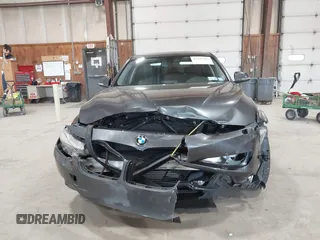 2013 BMW 3 Series 328i xDrive с VIN WBA3B5G50DNP40353, выставлен на аукционе IAAI как лот 42425411 с пробегом 112 879 миль миль и . История ставок и продаж доступна на DreamBid. Изображение 6.