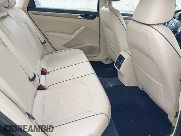 2016 Volkswagen Passat SE z VIN 1VWBS7A35GC047180, wystawiony jako IAAI lot #41650618 z przebiegiem 42 491 mil mil oraz . Historia ofert i sprzedaży dostępna na DreamBid. Obrazek 8.