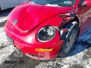 2010 Volkswagen New Beetle Coupe with VIN 3VWPG3AG8AM013467, listed as a IAAI auction lot 41364321 with 117,857 mi miles. Bid and sale history available at carsss.com. Image 6.