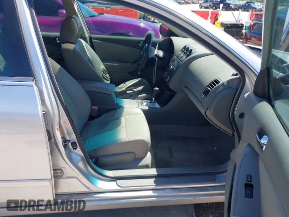 2007 Nissan Altima 2.5 with VIN 1N4AL21E27C138140, listed as a IAAI auction lot 42083098 with 189,799 mi miles. Bid and sale history available at carsss.com. Image 5.
