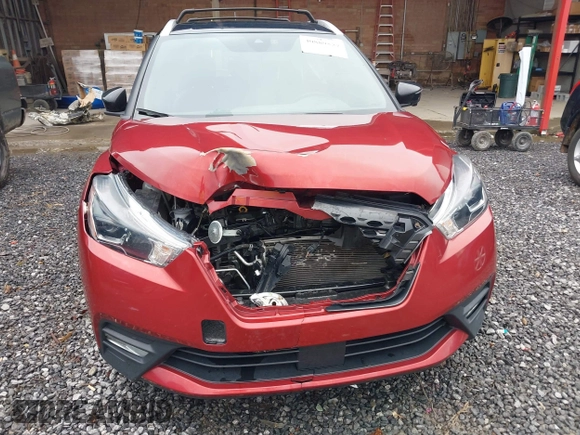 2020 Nissan Kicks SR with VIN 3N1CP5DV4LL565762, listed as a IAAI auction lot 40889527 with 98,722 mi miles. Bid and sale history available at carsss.com. Image 6.