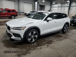 2021 Volvo V60 z VIN YV4102WK2M1077975, wystawiony jako Copart lot #82846794 z przebiegiem 47 745 mil mil oraz Szkoda całkowita • Salvage title. Historia ofert i sprzedaży dostępna na DreamBid. Obrazek 1.