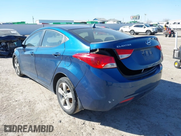 2013 Hyundai Elantra GLS z VIN KMHDH4AE8DU959958, wystawiony jako IAAI lot #41390078 z przebiegiem 123 731 mil mil oraz . Historia ofert i sprzedaży dostępna na DreamBid. Obrazek 3.