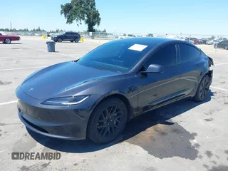 2024 Tesla Model 3 z VIN 5YJ3E1EA4RF721281, wystawiony jako IAAI lot #42238541 z przebiegiem 28 679 mil mil oraz . Historia ofert i sprzedaży dostępna na DreamBid. Obrazek 2.