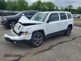 2015 Jeep Patriot Latitude z VIN 1C4NJRFB6FD308047, wystawiony jako Copart lot #58700545 z przebiegiem 136 925 mil mil oraz Szkoda całkowita • Salvage title. Historia ofert i sprzedaży dostępna na DreamBid. Obrazek 1.