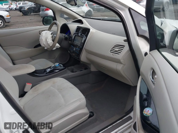 2016 Nissan LEAF SL with VIN 1N4BZ0CP5GC306794, listed as a IAAI auction lot 41120675 with 46,819 mi miles. Bid and sale history available at carsss.com. Image 5.