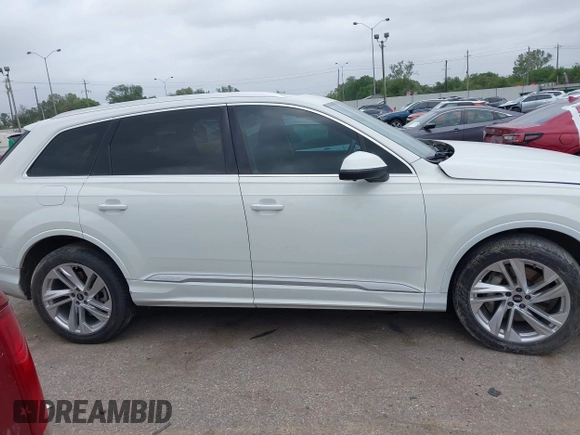 2021 Audi Q7 Premium Plus with VIN WA1LXAF71MD013285, listed as a IAAI auction lot 41962332 with 81,746 mi miles and . Bid and sale history available at DreamBid. Image 13.