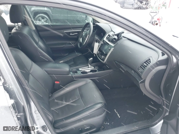 2018 Nissan Altima 2.5 SV with VIN 1N4AL3AP0JC136949, listed as a IAAI auction lot 41572923 with 69,000 mi miles. Bid and sale history available at carsss.com. Image 5.