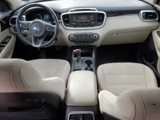 2016 Kia Sorento LX z VIN 5XYPGDA55GG114138, wystawiony jako Copart lot #45739435 z przebiegiem 100 010 mil mil oraz Szkoda całkowita • Salvage title. Historia ofert i sprzedaży dostępna na DreamBid. Obrazek 8.