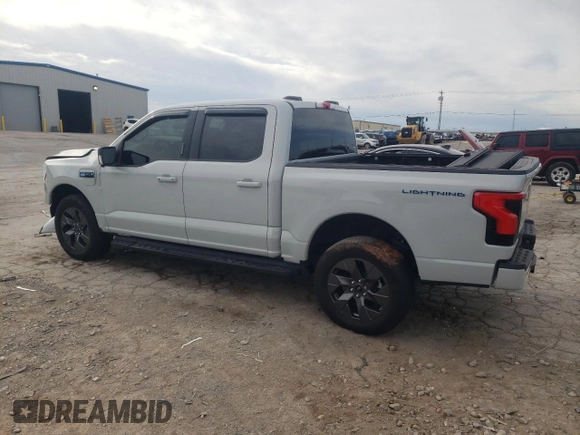 2024 Ford F-150 Lightning Flash с VIN 1FT6W3L78RWG28675, выставлен на аукционе Copart как лот 54061285 с пробегом 11 867 миль миль и Списание • Salvage title. История ставок и продаж доступна на DreamBid. Изображение 2.