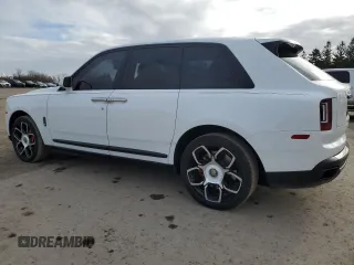 2022 Rolls-Royce Cullinan Black Badge z VIN SLATV8C01NU211417, wystawiony jako Copart lot #83323584 z przebiegiem 24 227 mil mil oraz Nie do naprawy. Historia ofert i sprzedaży dostępna na DreamBid. Obrazek 2.