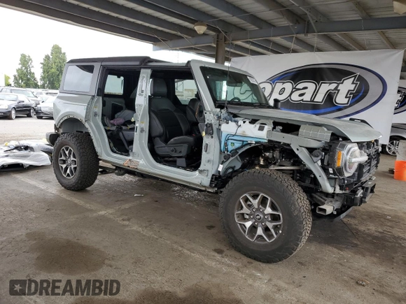 2024 Ford Bronco Badlands z VIN 1FMEE9BP5RLA42032, wystawiony jako Copart lot #60283315 z przebiegiem 4 081 mil mil oraz Szkoda całkowita • Salvage title. Historia ofert i sprzedaży dostępna na DreamBid. Obrazek 4.