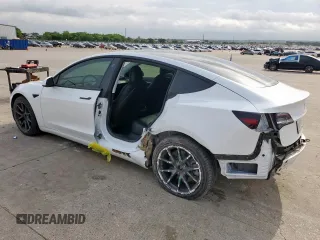 2021 Tesla Model 3 Standard Range Plus z VIN 5YJ3E1EAXMF016770, wystawiony jako Copart lot #55045515 z przebiegiem 38 585 mil mil oraz Szkoda całkowita • Salvage title. Historia ofert i sprzedaży dostępna na DreamBid. Obrazek 2.