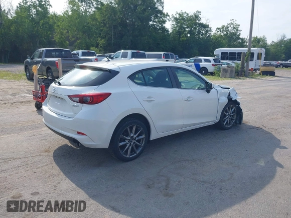 2018 Mazda 3 Touring z VIN 3MZBN1L35JM210093, wystawiony jako IAAI lot #39810891 z przebiegiem 110 052 mil mil oraz . Historia ofert i sprzedaży dostępna na DreamBid. Obrazek 4.