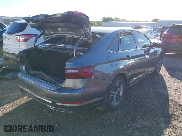 2020 Volkswagen Jetta S z VIN 3VWCB7BU1LM039193, wystawiony jako IAAI lot #42305897 z przebiegiem 108 319 mil mil oraz . Historia ofert i sprzedaży dostępna na DreamBid. Obrazek 4.